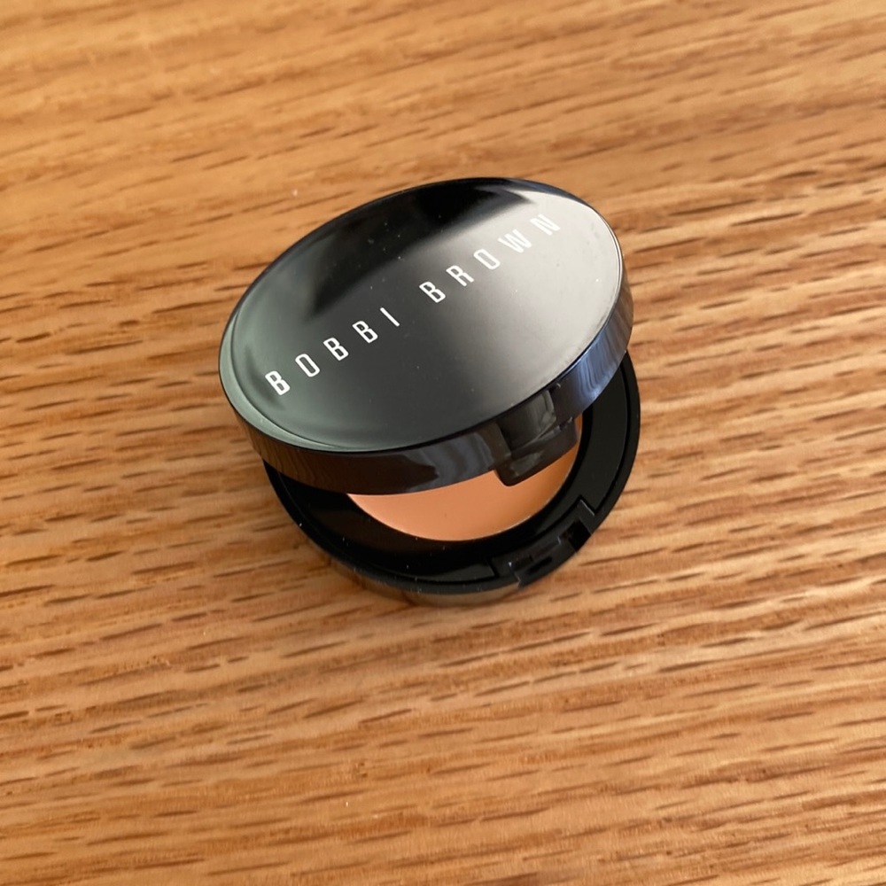 BOBBI BROWN CREAMY UNDEREYE CORRECTOR LIGHT TO MEDIUM PEACH